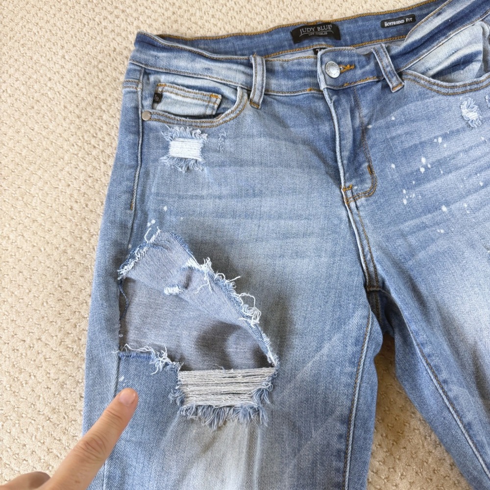 Judy Blue Boyfriend Jeans 7/28 Distressed RawHem Bleach Splatter Thrashed Ripped - Picture 9 of 10